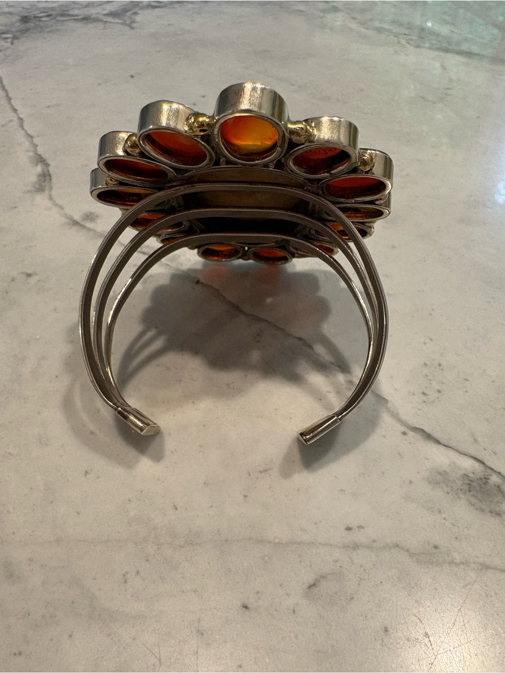 π€ VINTAGE Persian Carnelian Seal & XL Resin Skull Statement Wire Cuff Bracelet - Picture 5 of 11